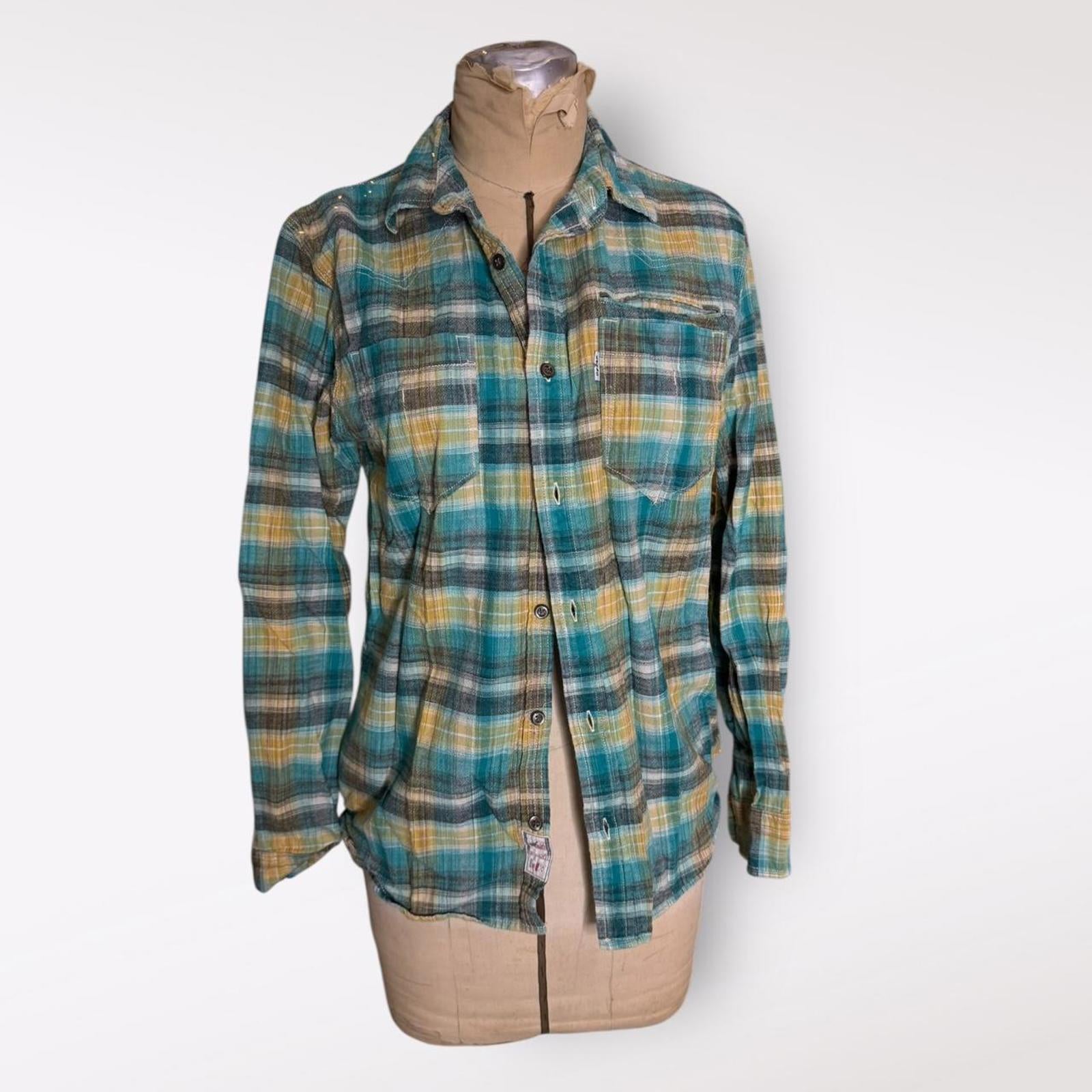 Levi's Small Plaid Button-Up Shirt