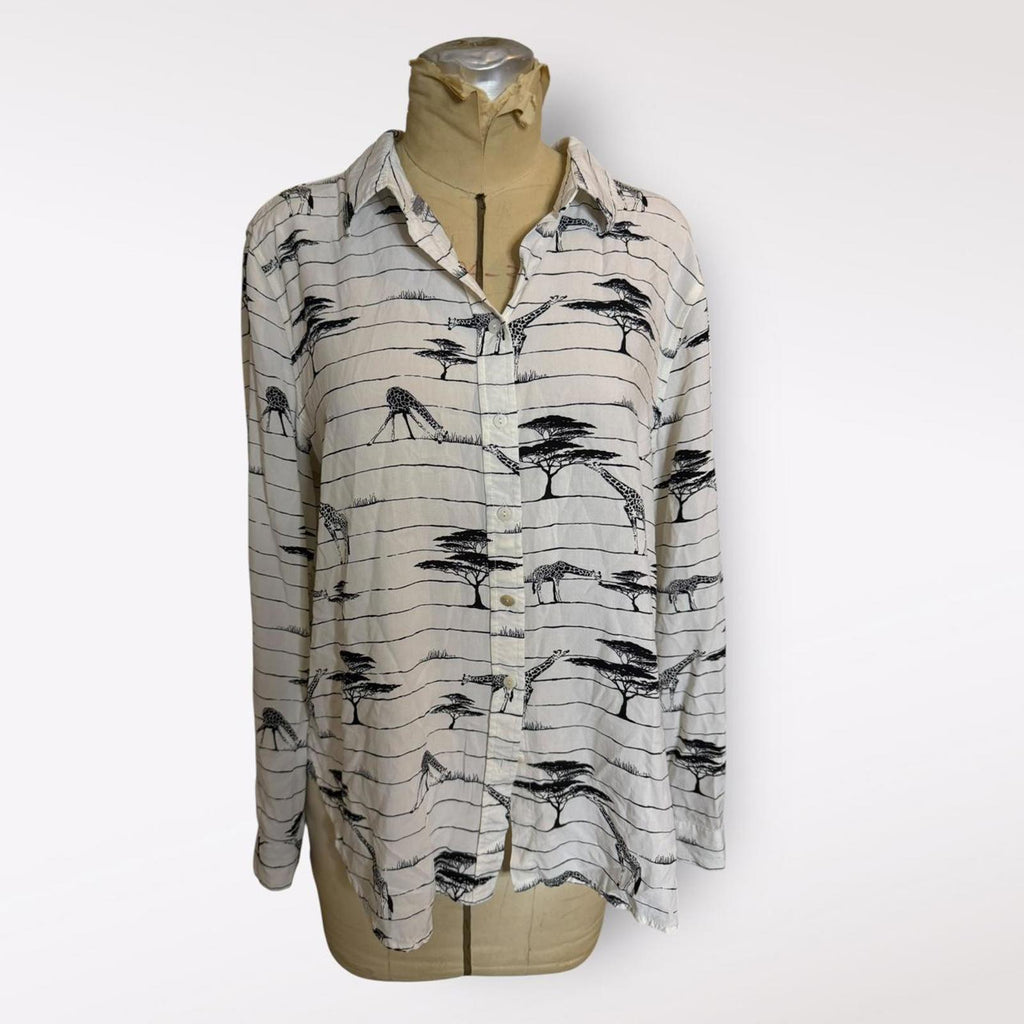 Jane + Delancy Giraffe Print Button Down Shirt