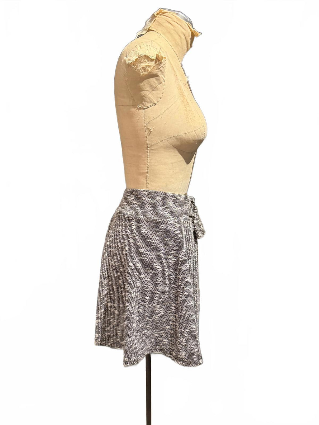 Joe B by Joe Benbasset Gray and White Patterned Flared Skirt with Tie Waist
