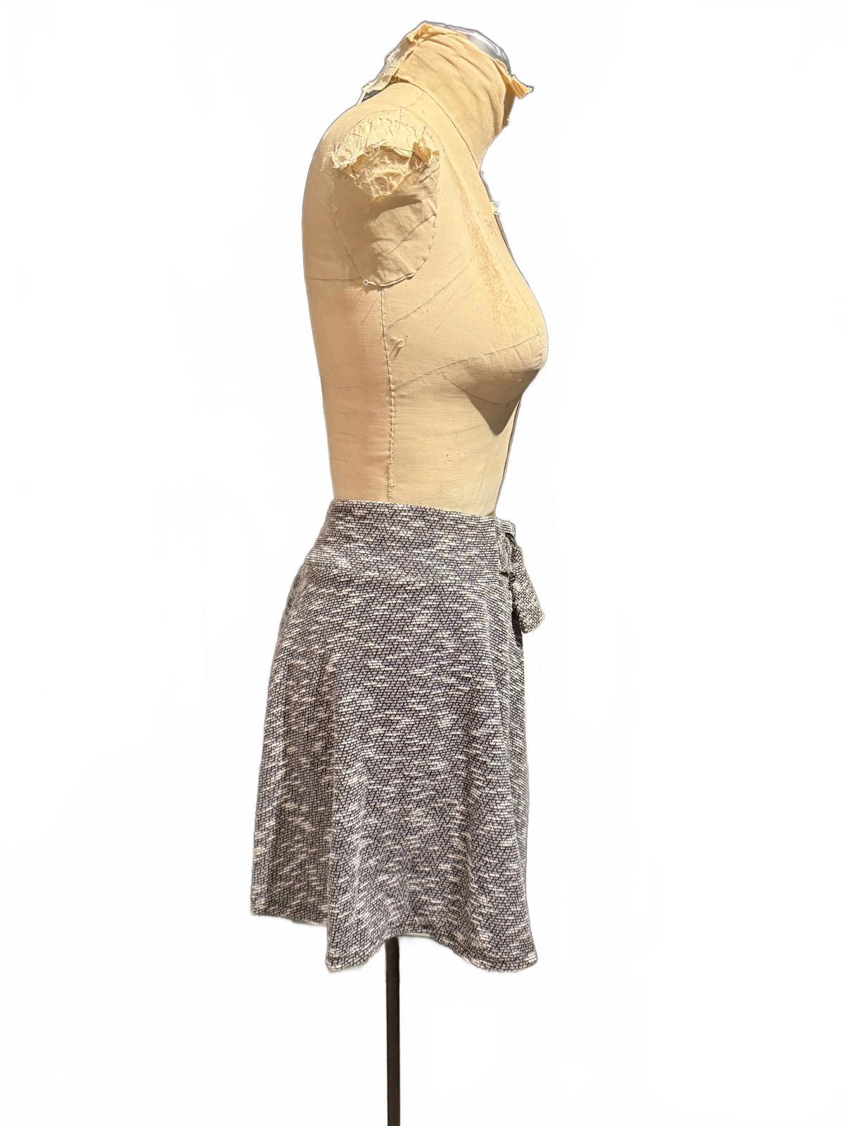 Joe B by Joe Benbasset Gray and White Patterned Flared Skirt with Tie Waist