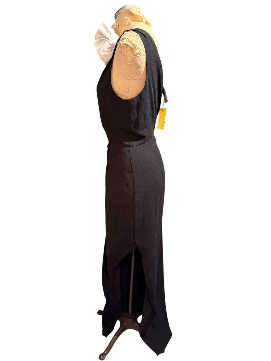 Alexia Admor Elegant One-Shoulder Black Evening Dress with Floral Accent