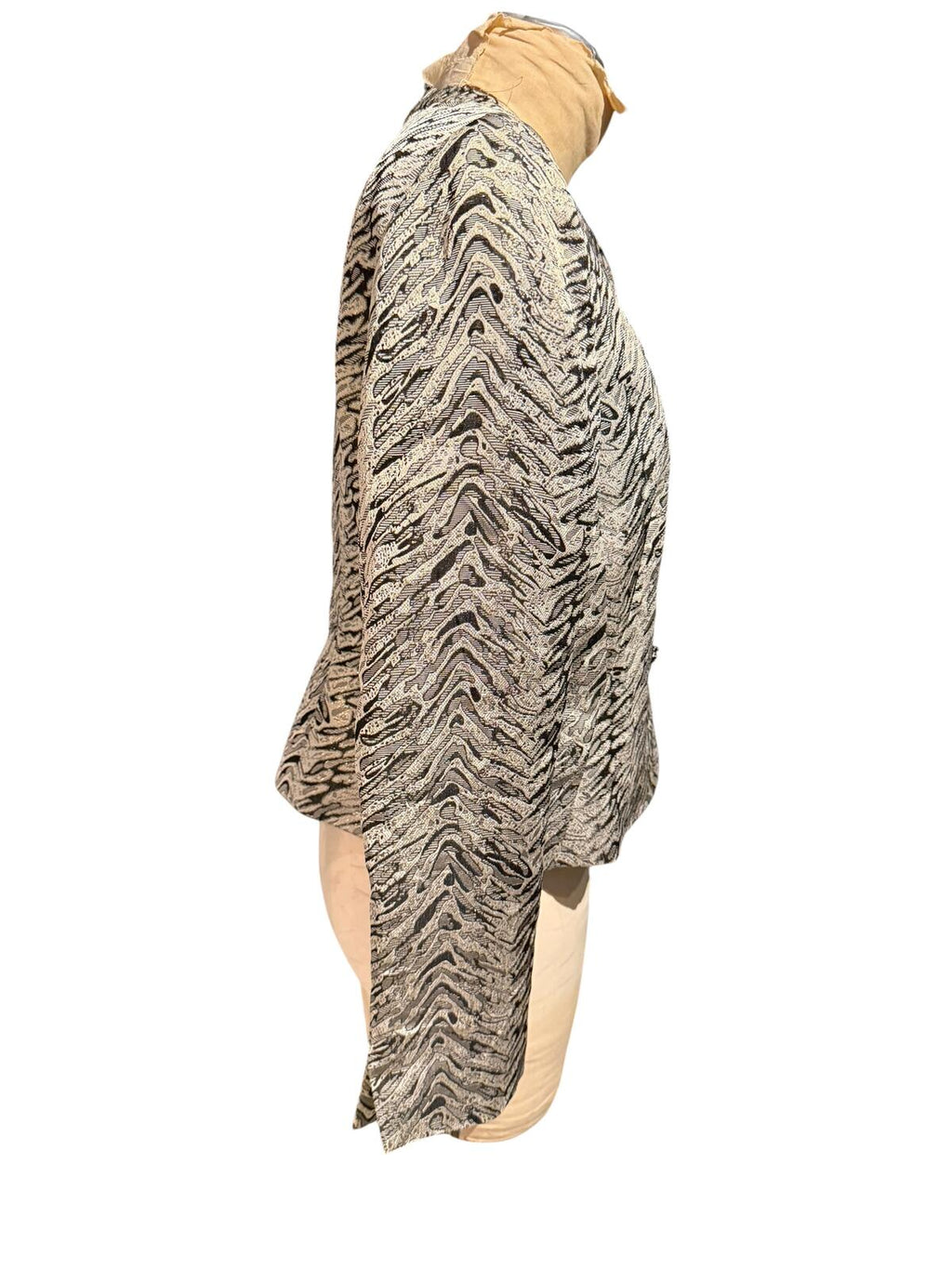 Kasper Vintage Long Sleeve Buttoned Jacket with Abstract Zebra Pattern
