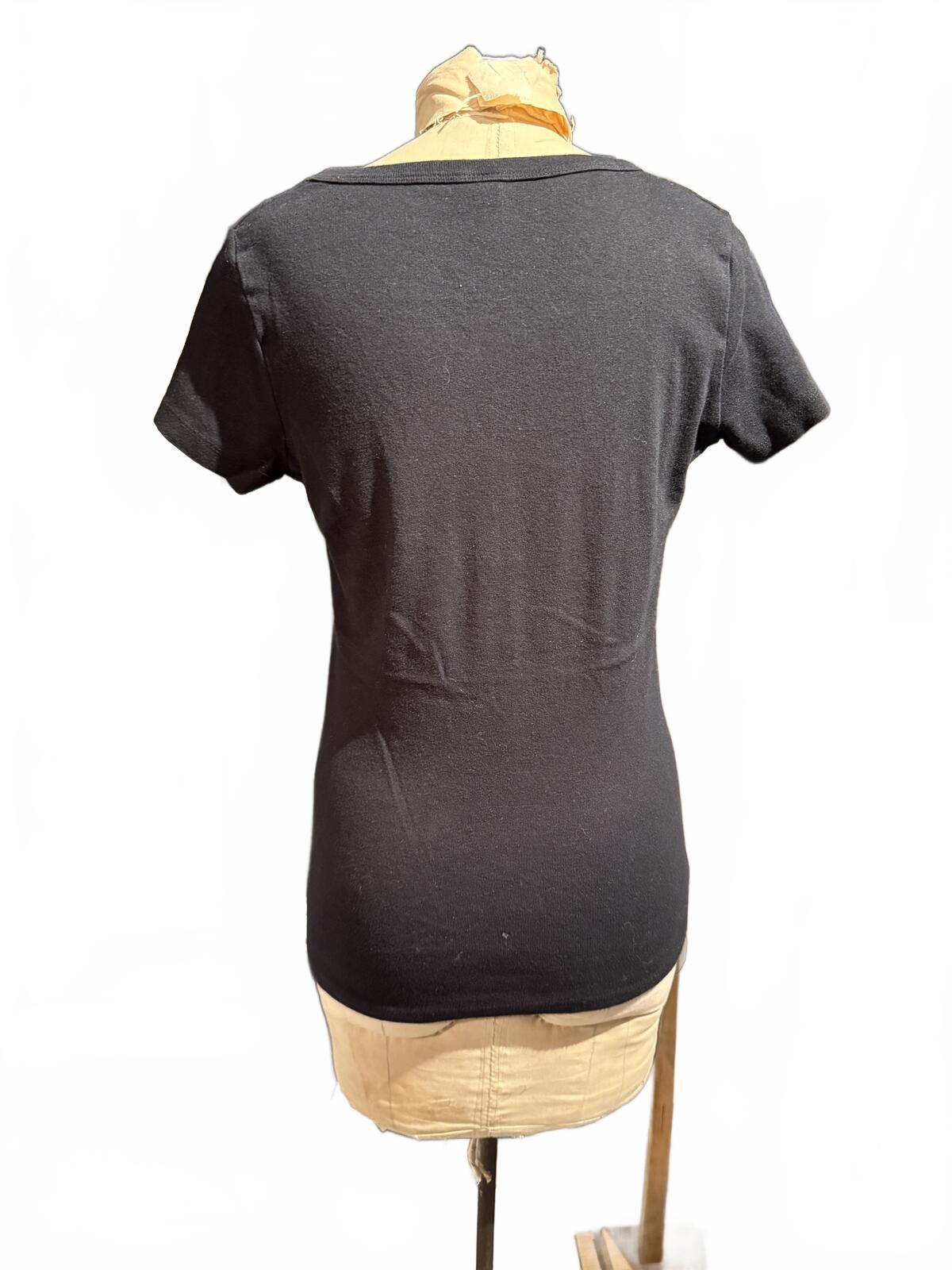 Black Graphic Tee with 'YEAH, THAT KIND OF RICH' Text