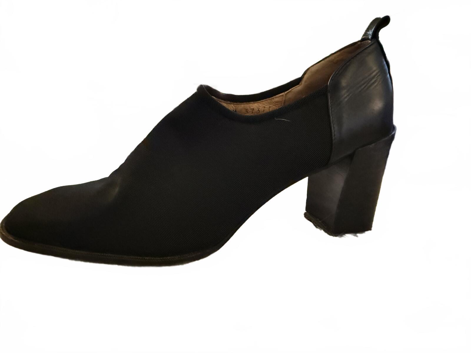 Donald J Pliner Black Leather Block Heel Shoes