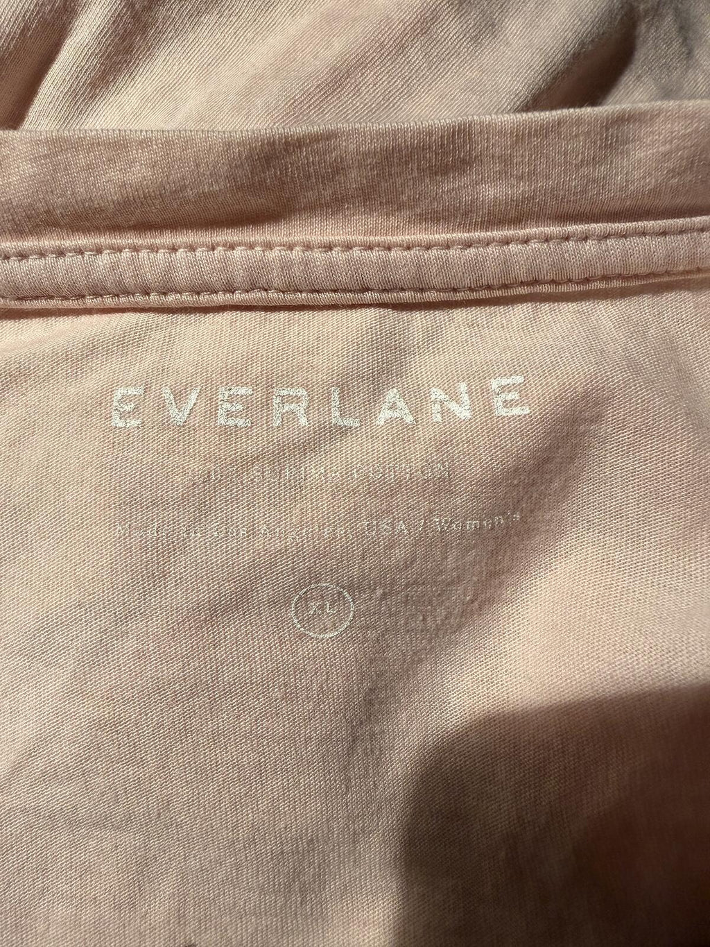 Everlane Light Pink V-Neck Short Sleeve T-Shirt