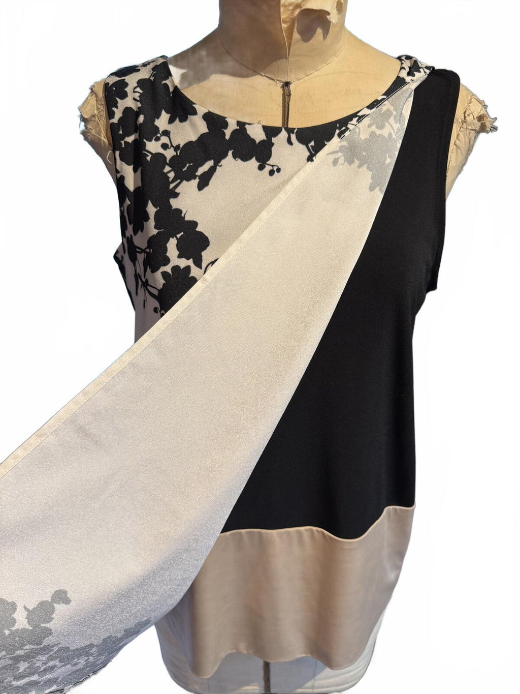 Sleeveless Beige and Black Floral Print Top