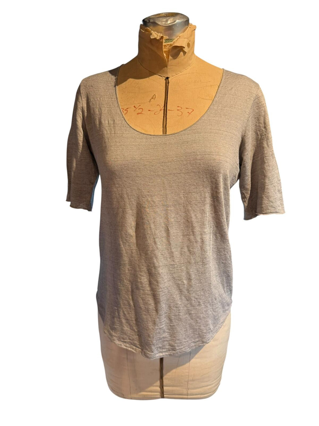 Neiman Marcus Basic Beige Short Sleeve Scoop Neck Top