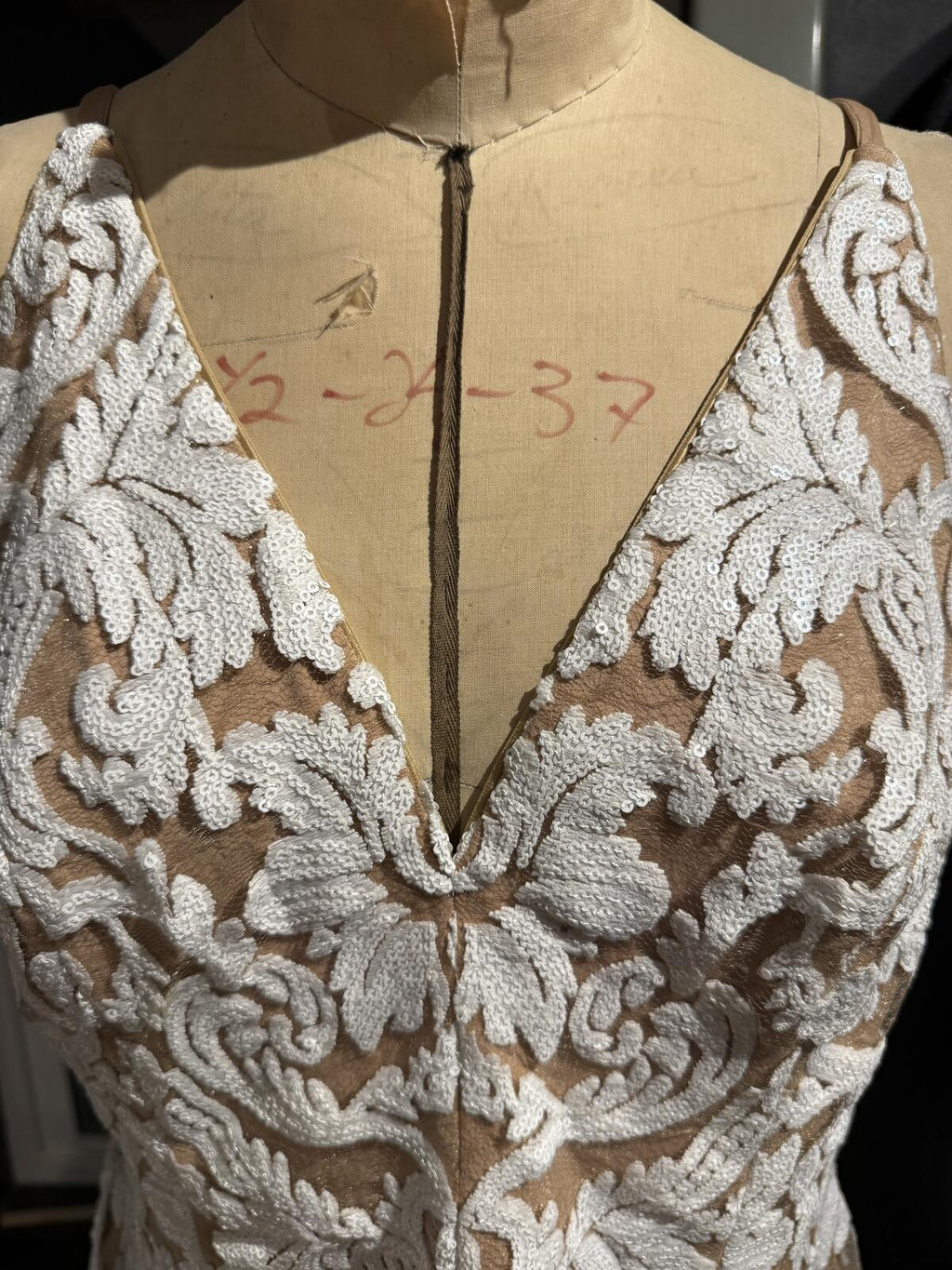 Dress the Population Sleeveless White Lace Sequin Midi Dress
