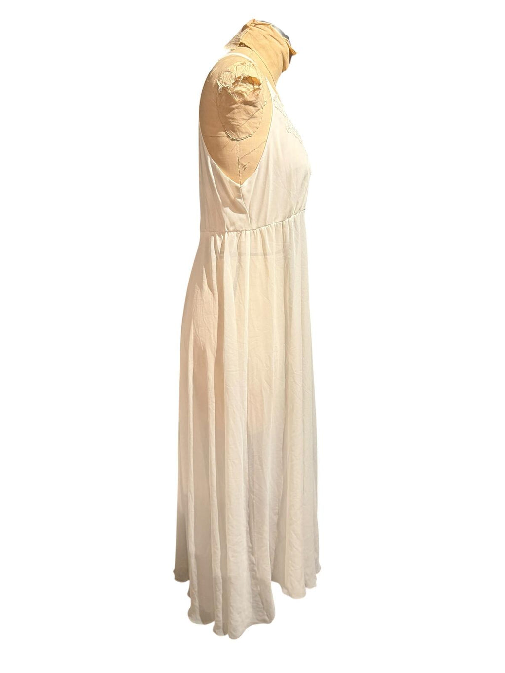Linea Donatella White Nightgown with Embroidered V-Neck