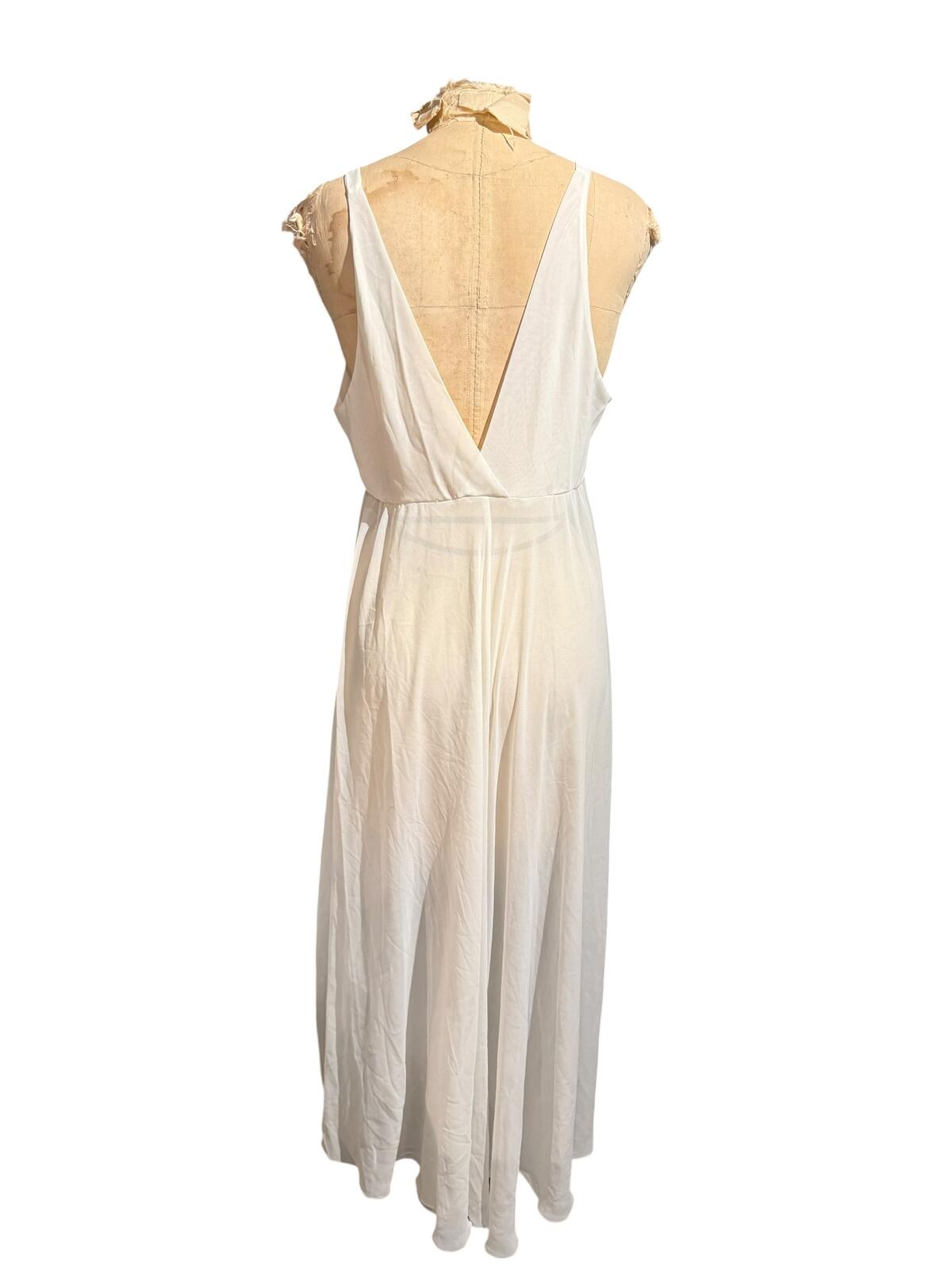 Linea Donatella White Nightgown with Embroidered V-Neck