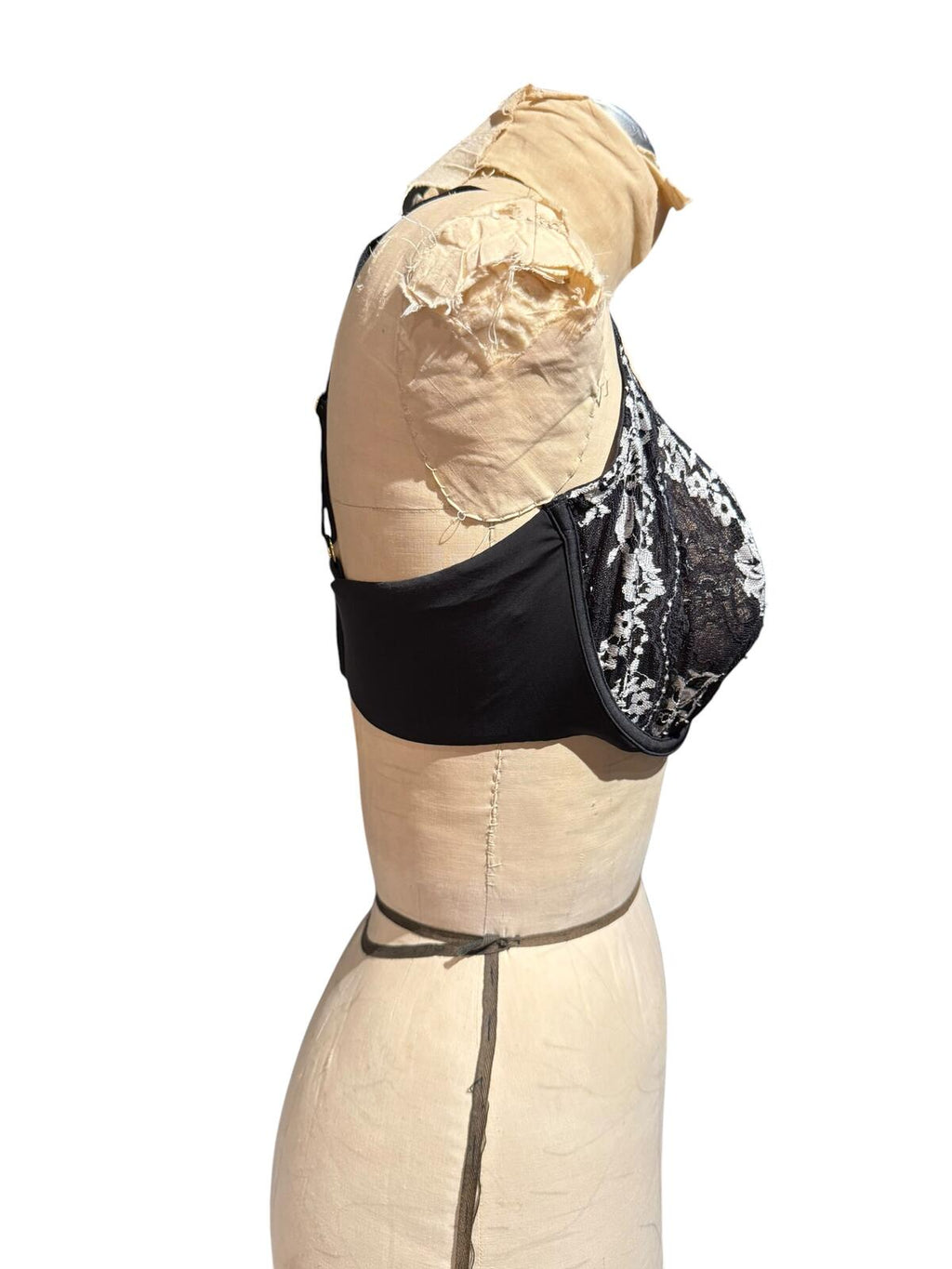 Victoria’s Secret Black Lace Underwire Bra with Floral Embroidery