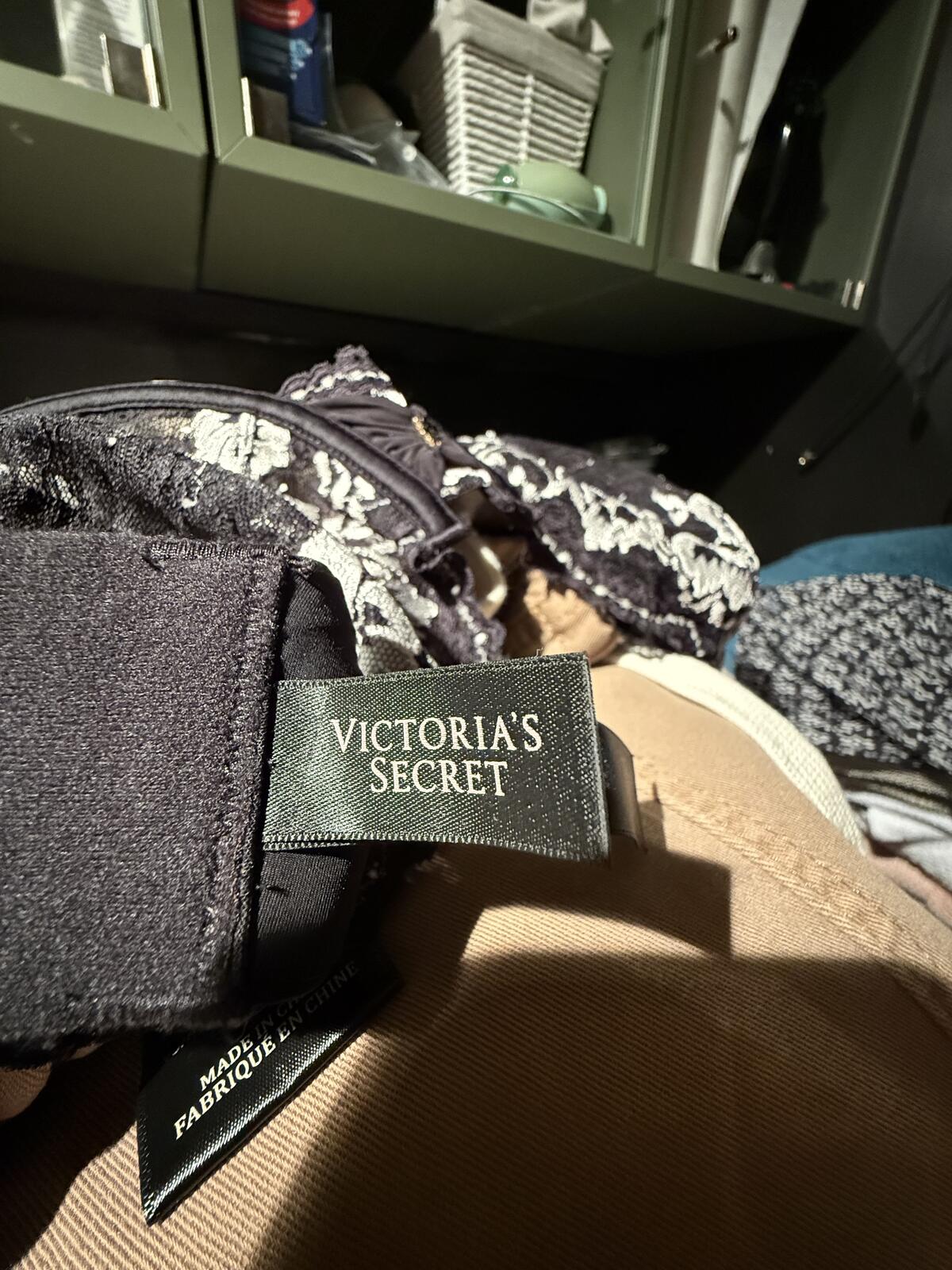Victoria’s Secret Black Lace Underwire Bra with Floral Embroidery