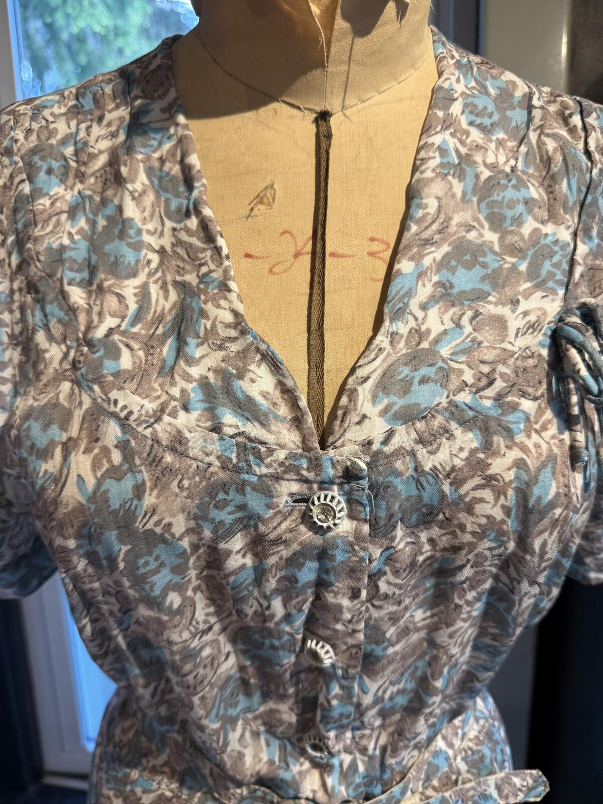 Shroyers True Vintage Floral Print Midi Dress with Belt