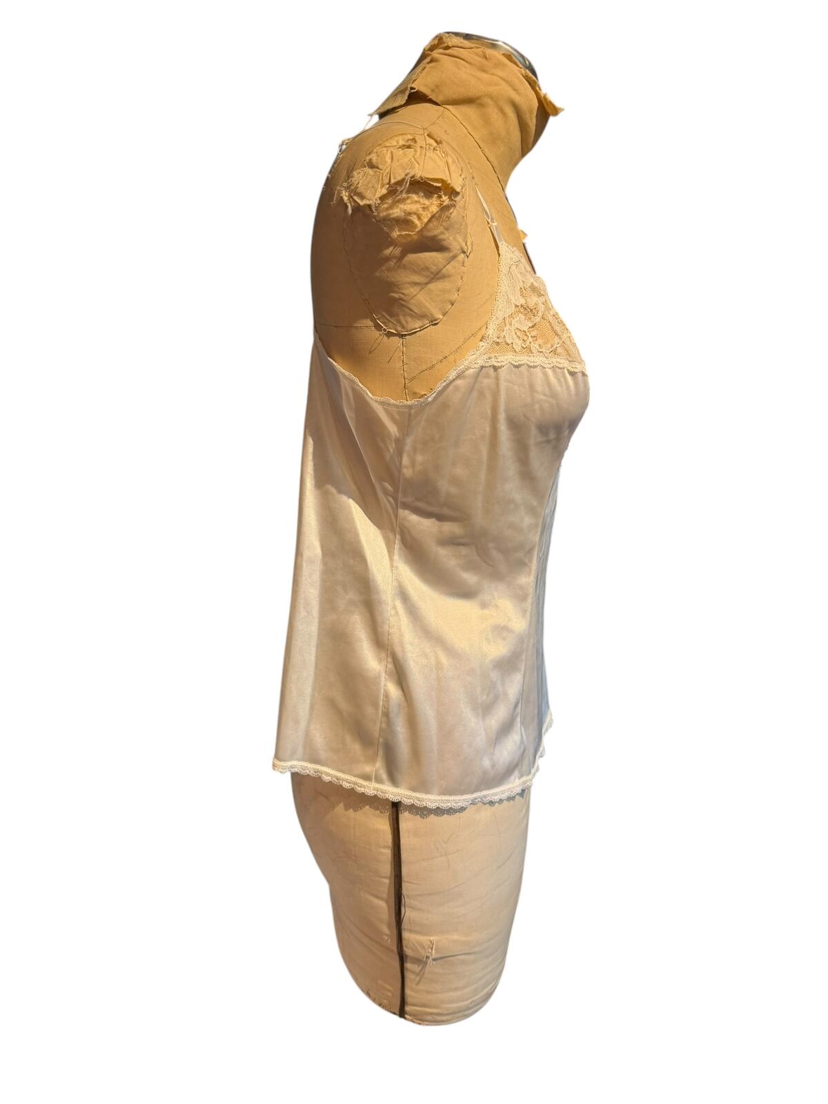 Vassarette Vintage White Lace Trim Camisole Top