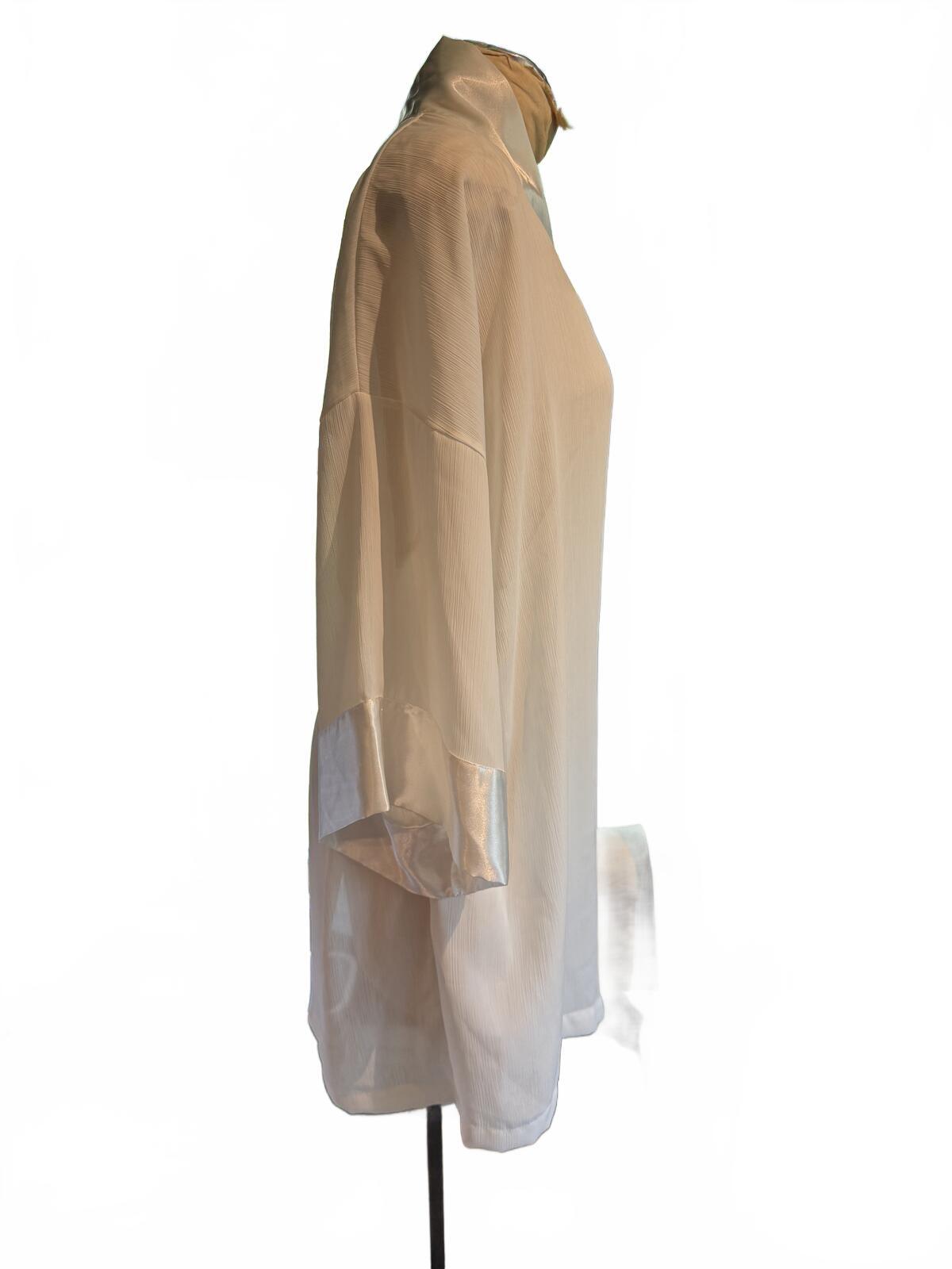 Victoria’s Secret Vintage Ivory Satin Trim Kimono Robe