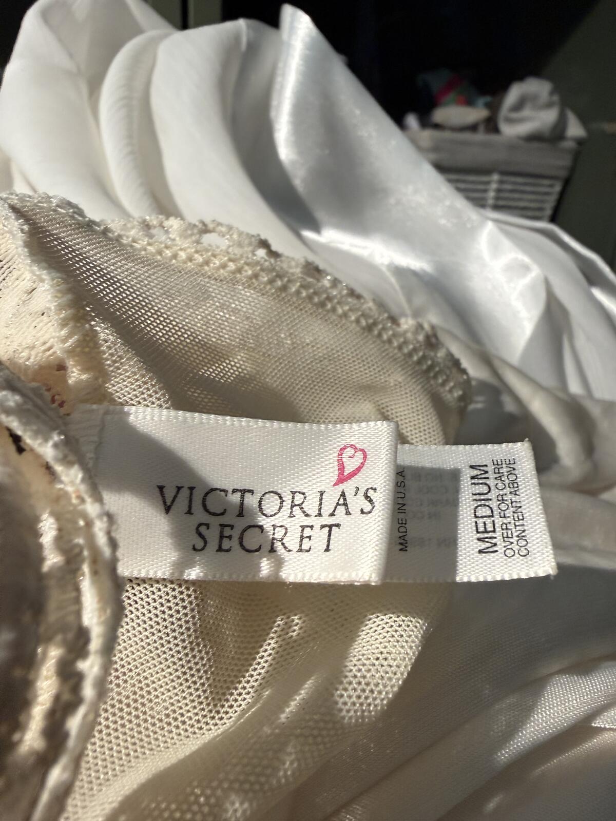 Victoria’s Secret Elegant Cream Lace Sleeveless Maxi Nightgown