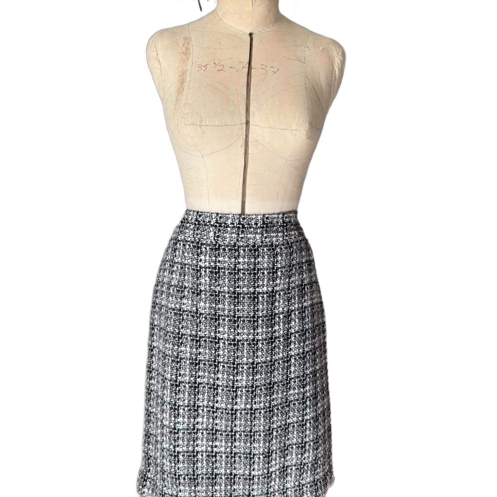 Banana Republic Women's Grey and Black Skirt