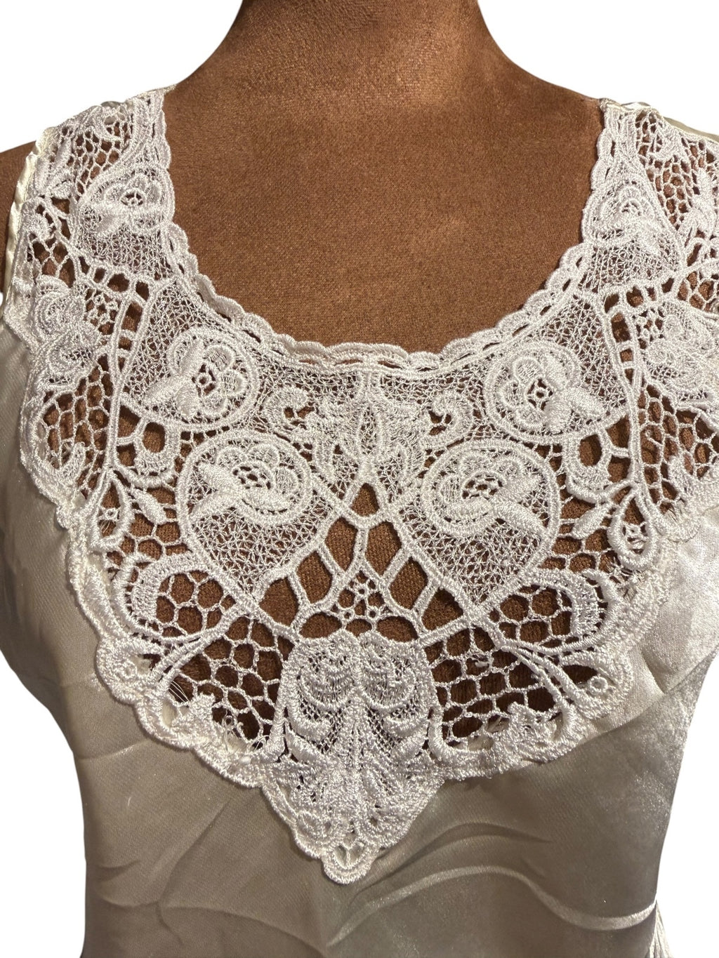 Cinema Etoile Ivory Sleeveless Lace Detail Satin Top