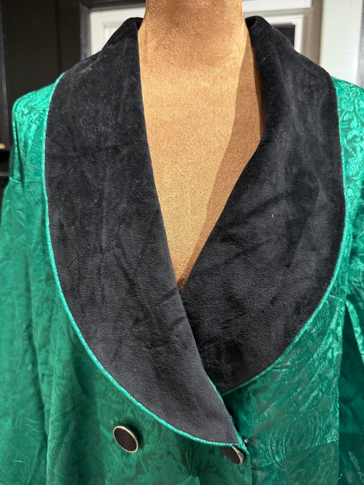 Victoria's Secret Gold Label Green Satin Jacquard Robe with Black Velvet Collar