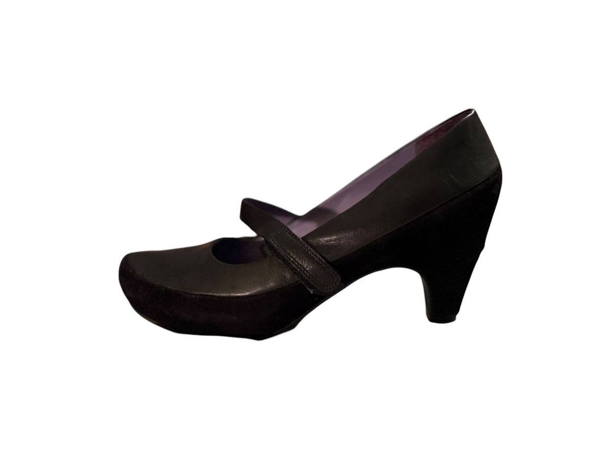 Tsubo Black Leather and Suede Mary Jane Heels