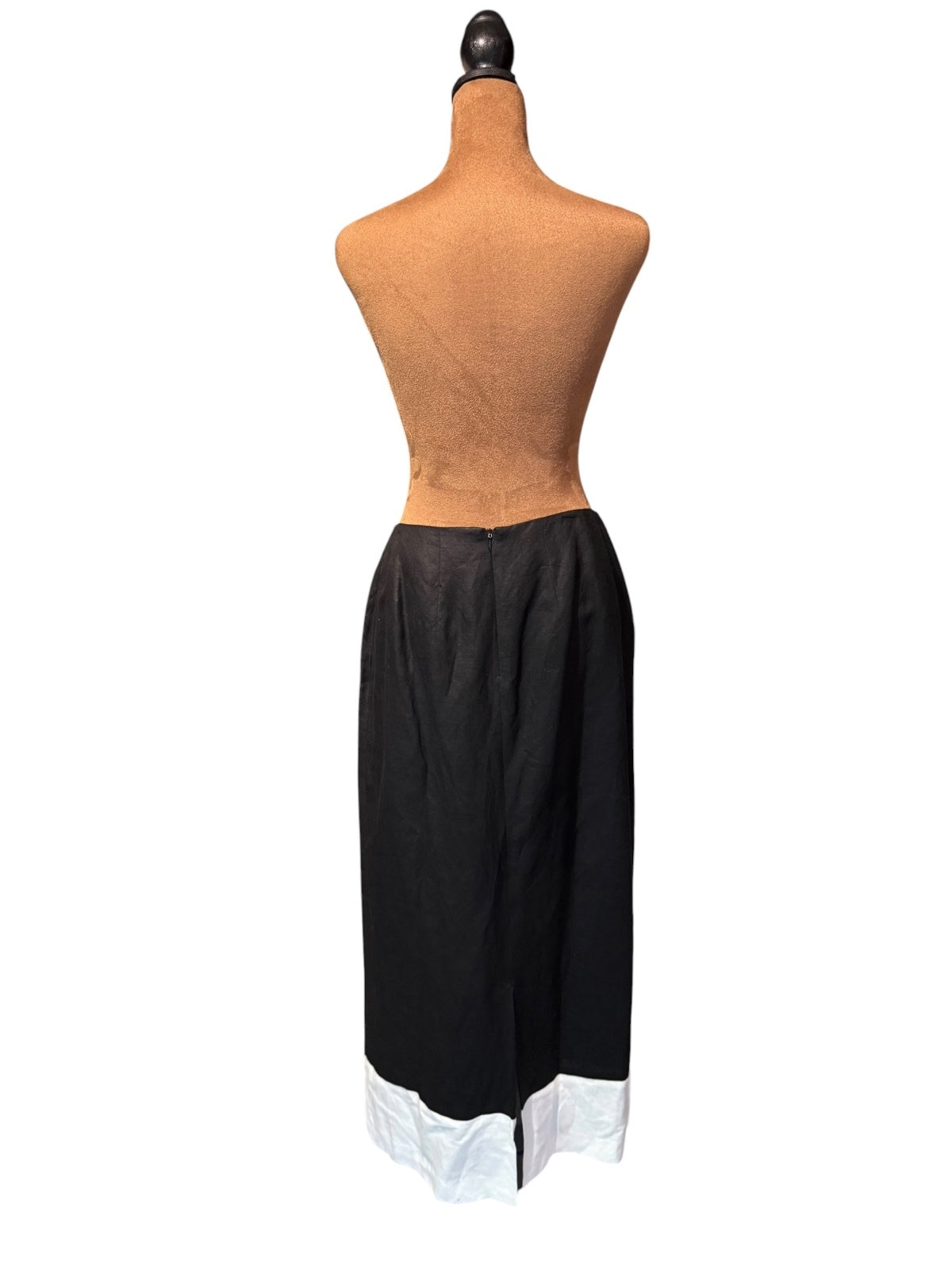 B. Moss Tailor Black and White Floral Embroidered Skirt