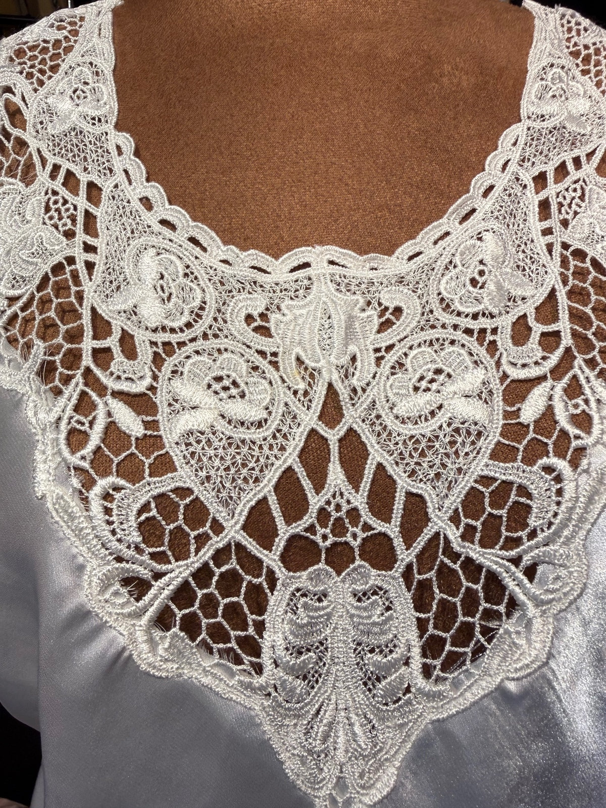 Cinema Etoile Elegant White Lace Detail Satin Cami
