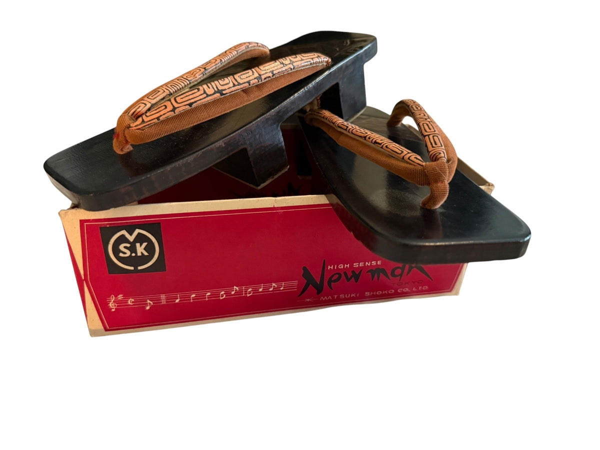 Vintage Japanese Geta Sandals with Traditional Fabric Straps