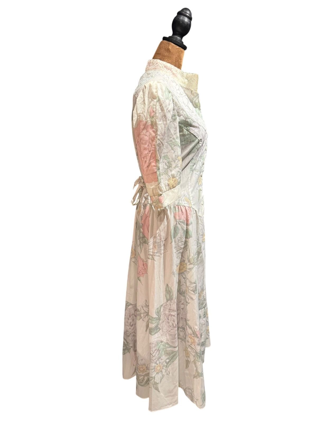 Vintage Pea Patch Floral Lace Collar Dress