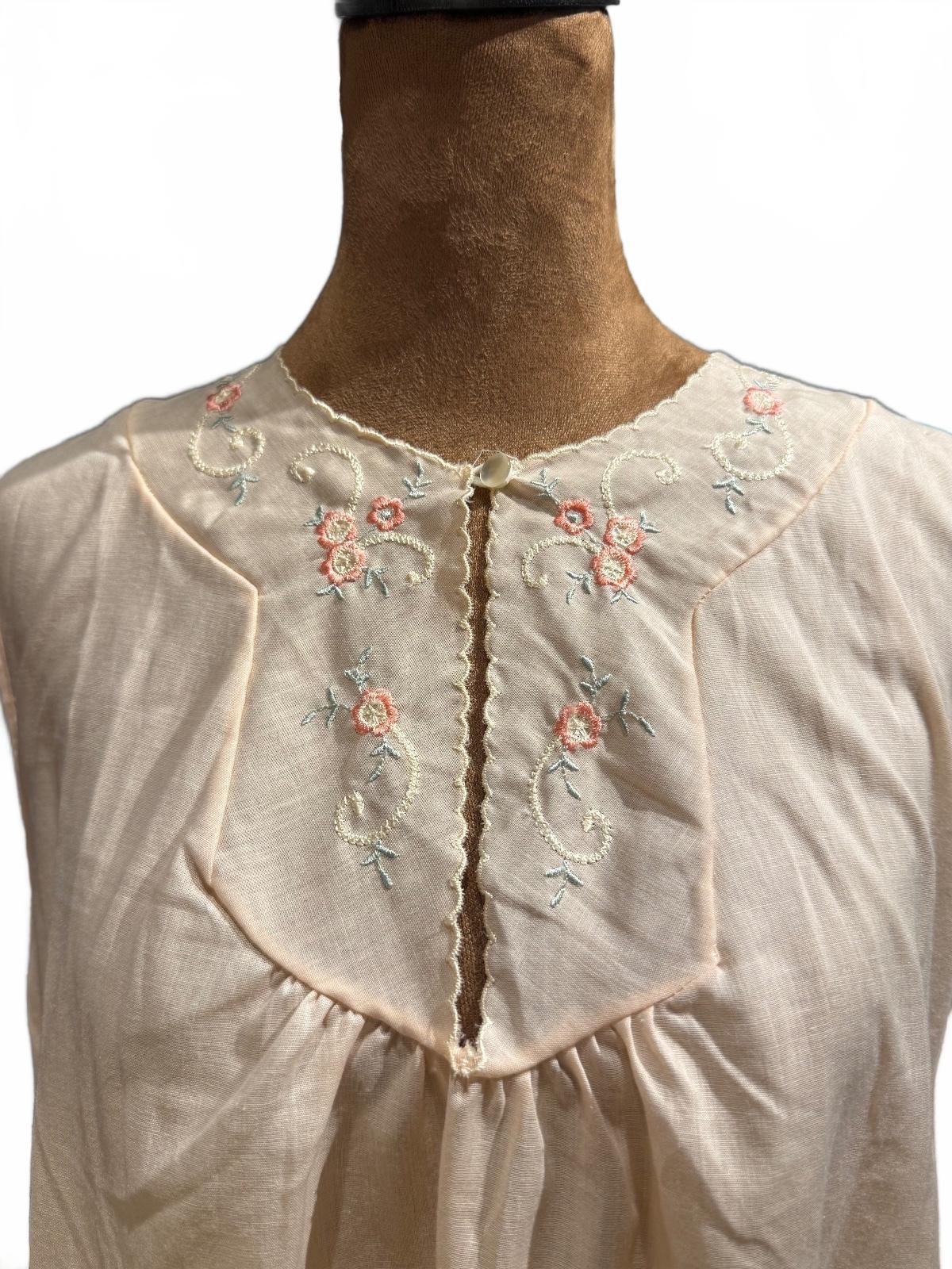 Vintage Katz Peach Embroidered Sleeveless Nightgown