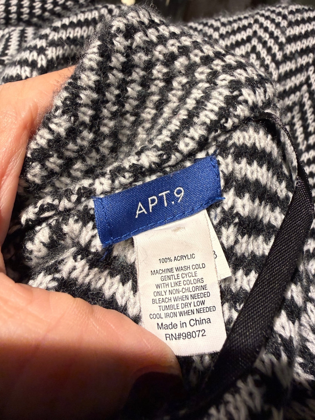 APT. 9 Black & White Chevron Pattern Acrylic Poncho Sweater