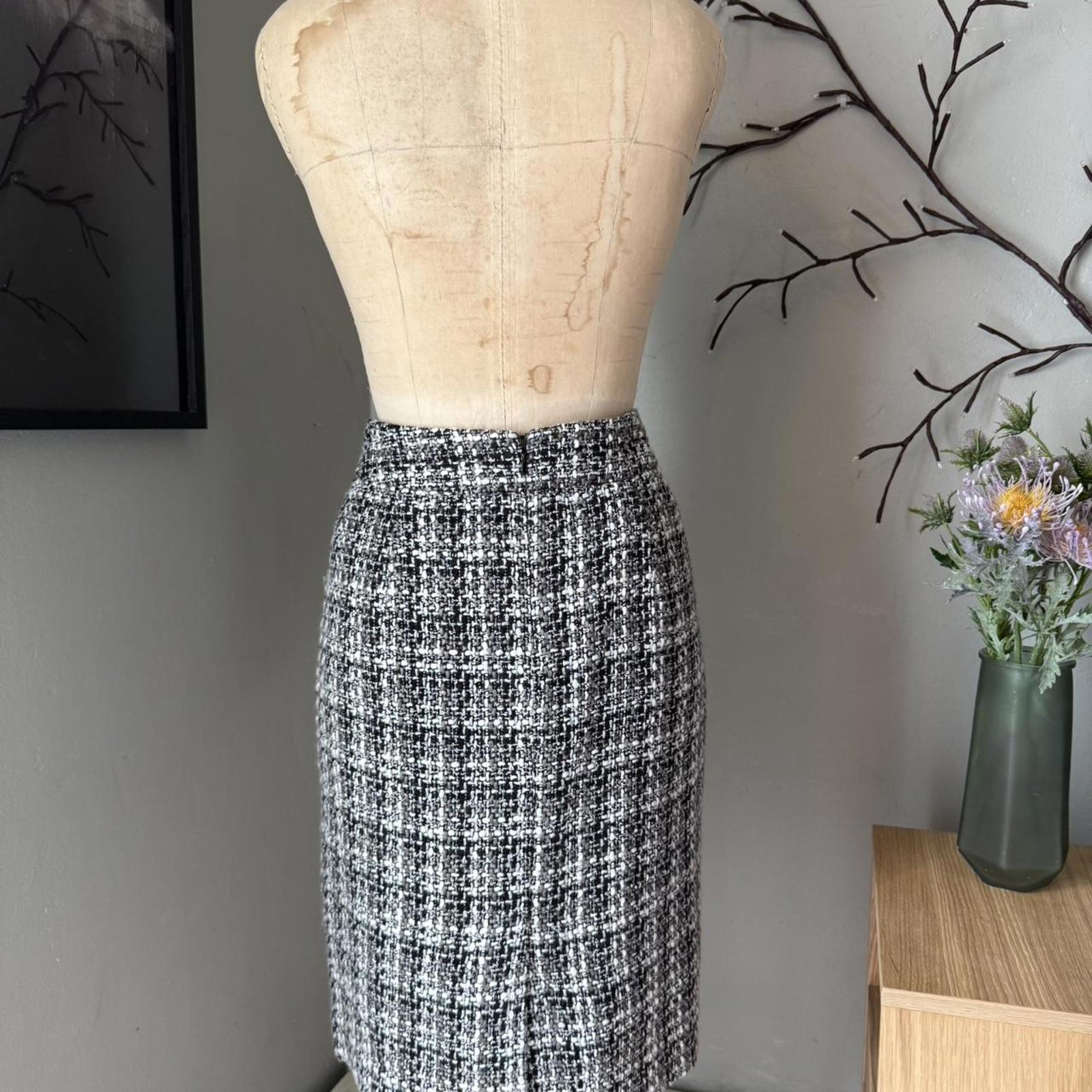 Banana Republic Women's Grey and Black Skirt