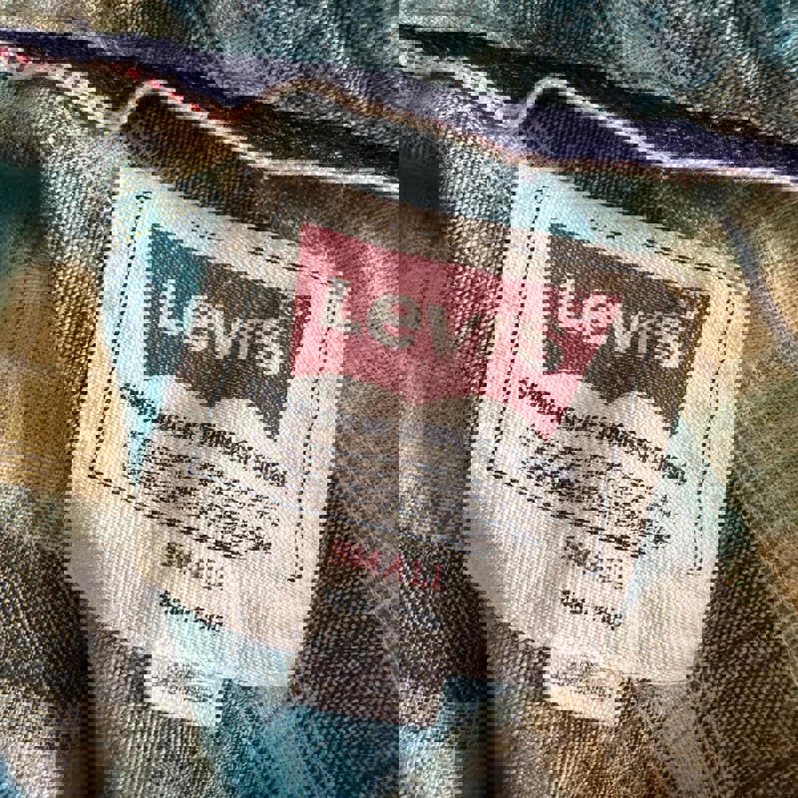 Levi's Small Plaid Button-Up Shirt